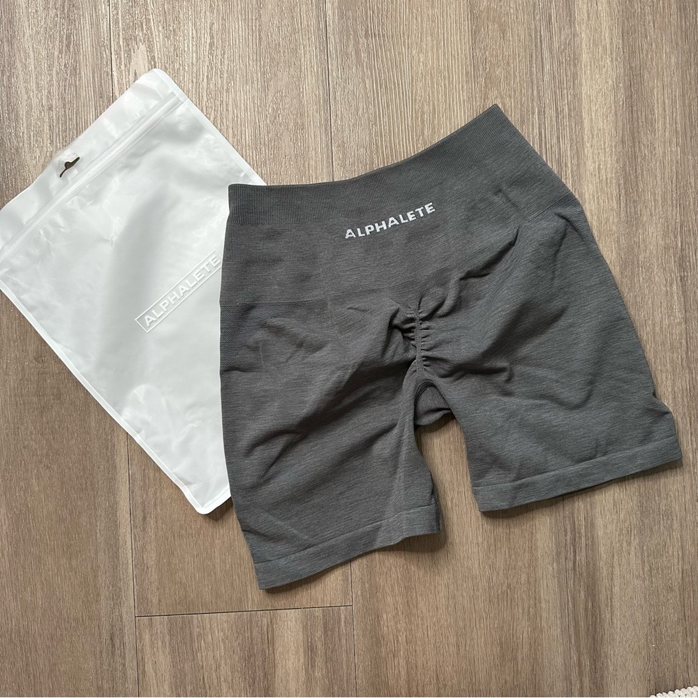 AMPLIFY SHORT 4.5" Seamless Short - Titanium